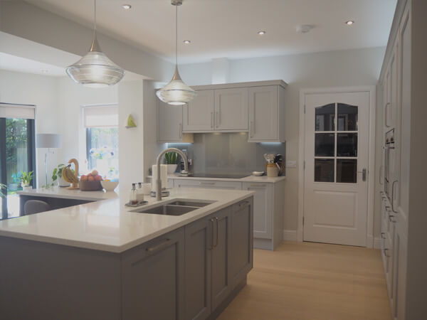 British shaker in light and dust grey