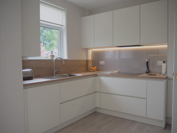 German handleless in easy touch white
