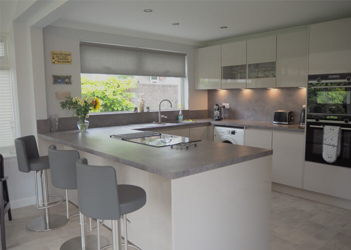 German handleless in flash satin grey