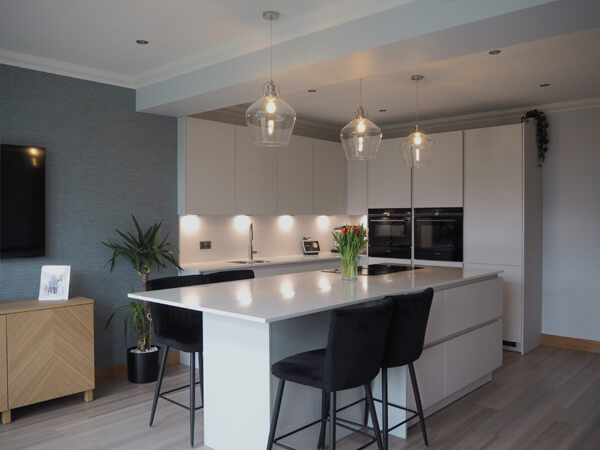German handleless in silk grey